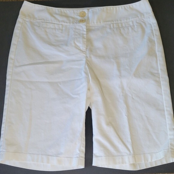 Ann Taylor Signature Fit white Bermuda shorts size 0 - Picture 1 of 5